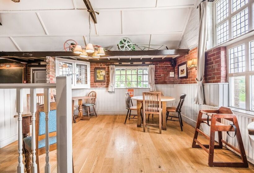 住宿加早餐 The Walhampton Arms