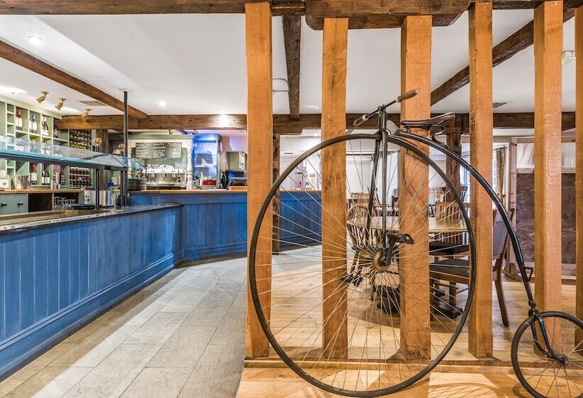 住宿加早餐 The Walhampton Arms