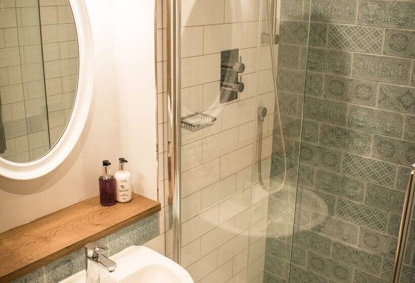 住宿加早餐 The Walhampton Arms