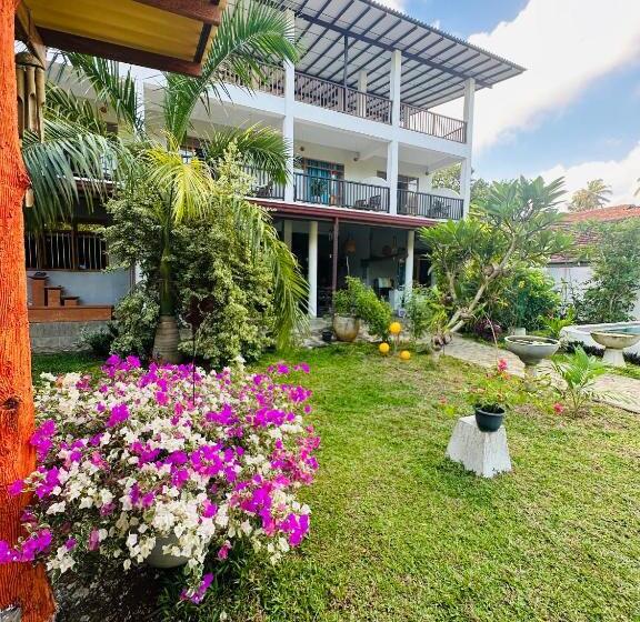 Отель Garden Villa Talalla