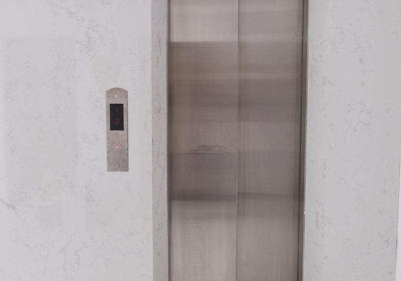 White Diamond Hotel   Airport