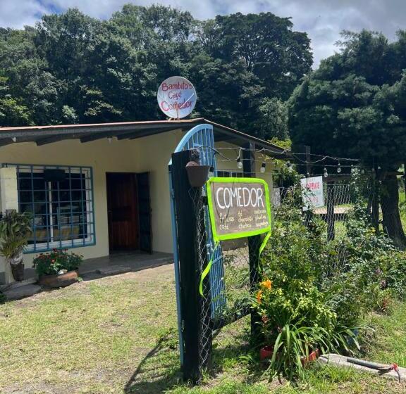 ペンション Bambito´s Café & Hostel