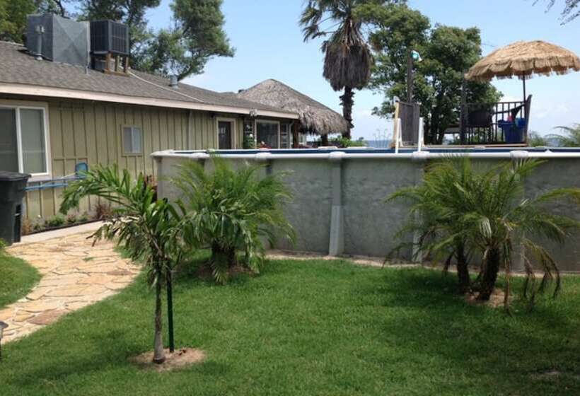 Пансион Come Friday Cottages