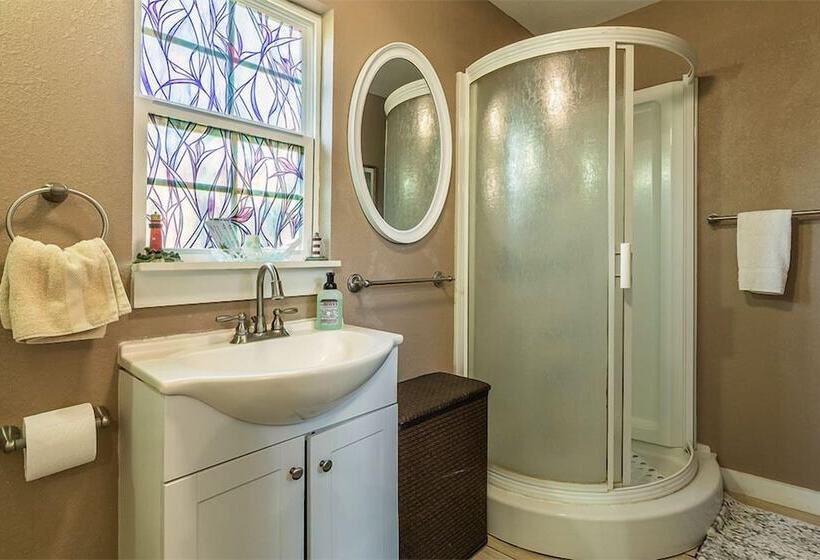 Пансион Come Friday Cottages