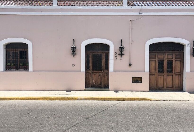 تختخواب و صبحانه Kuka Y Naranjo