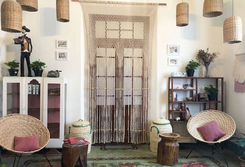 تختخواب و صبحانه Kuka Y Naranjo