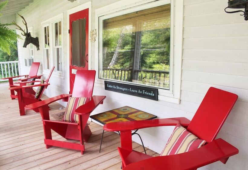 فندق Lake Placid Stagecoach Inn