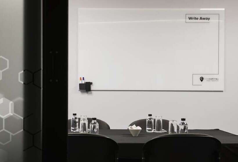 ホテル The Capital Melrose