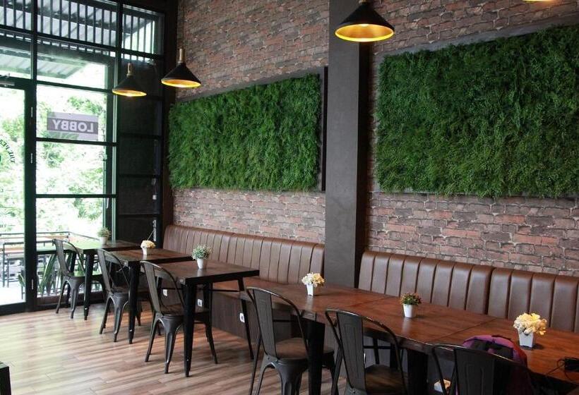 ホテル The Peak Guest House