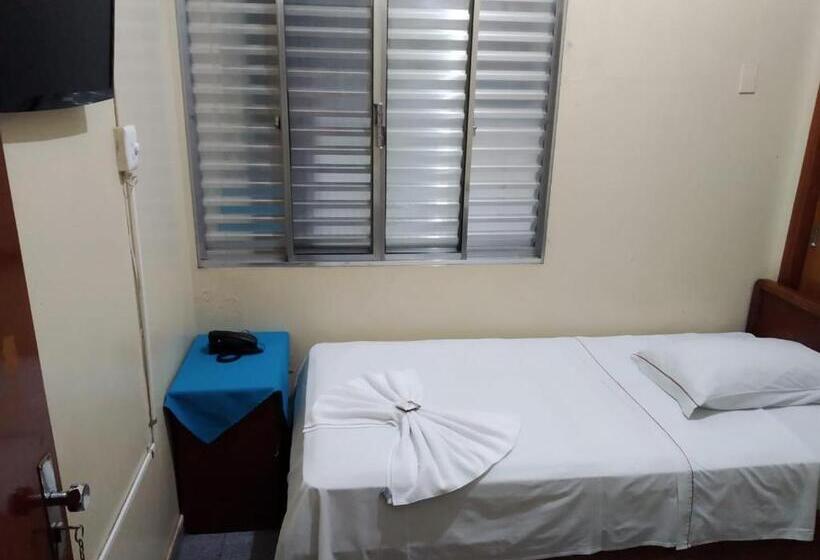 酒店 Frontier Palace