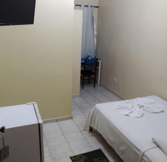 酒店 Frontier Palace