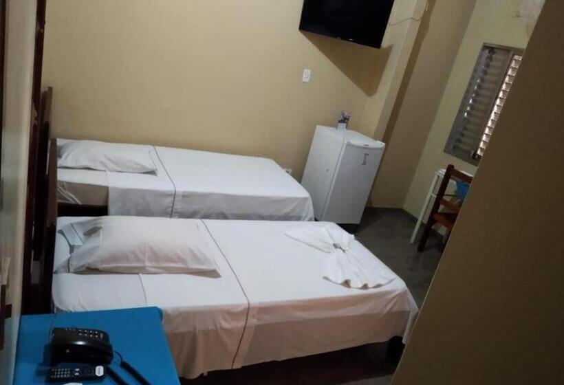 酒店 Frontier Palace