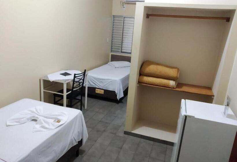 酒店 Frontier Palace