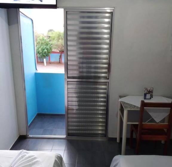 酒店 Frontier Palace