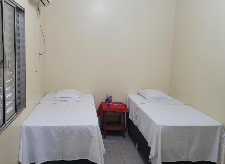 酒店 Frontier Palace