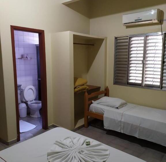 酒店 Frontier Palace