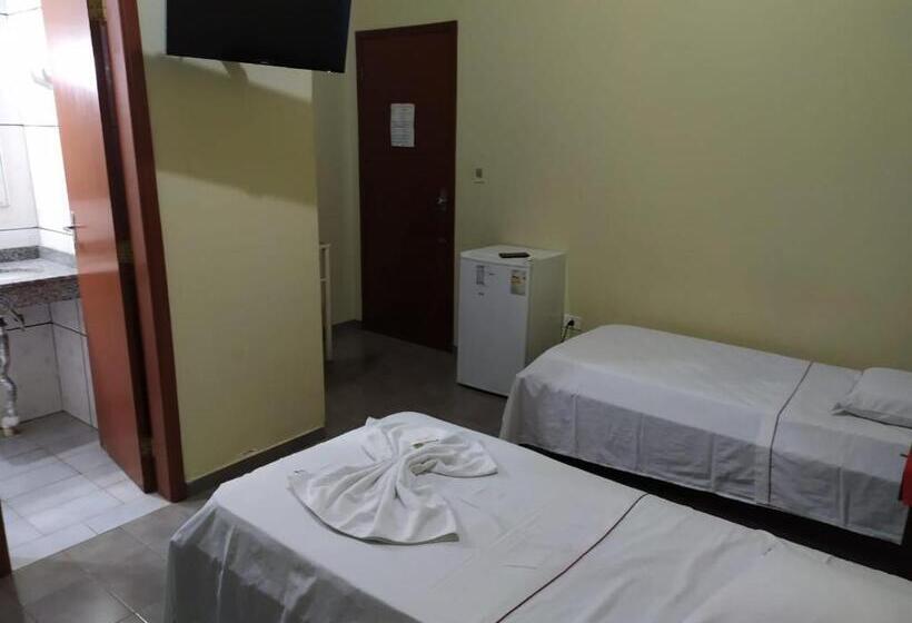 酒店 Frontier Palace