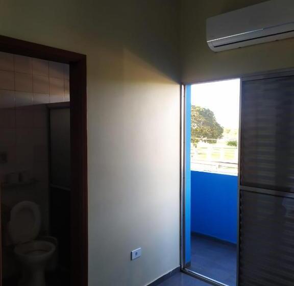 酒店 Frontier Palace