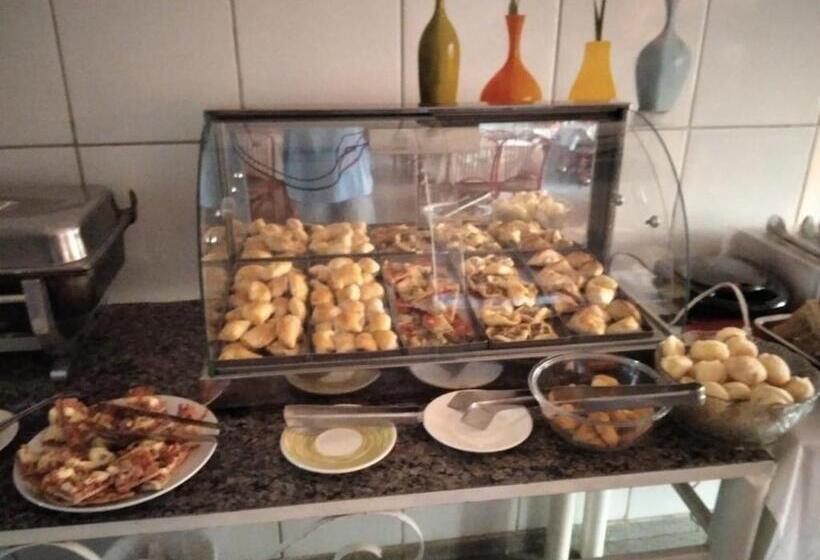 酒店 Frontier Palace