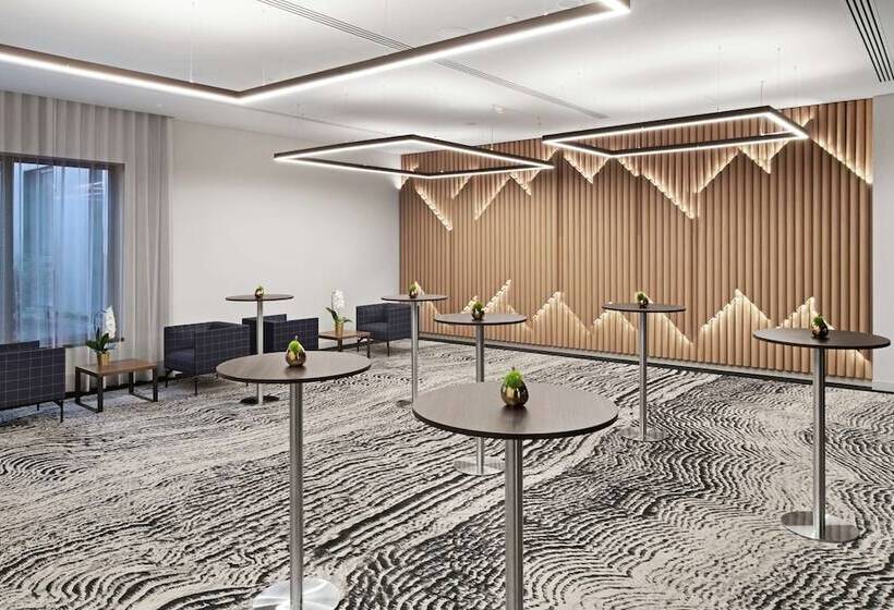 هتل Hilton Garden Inn Vilnius City Centre