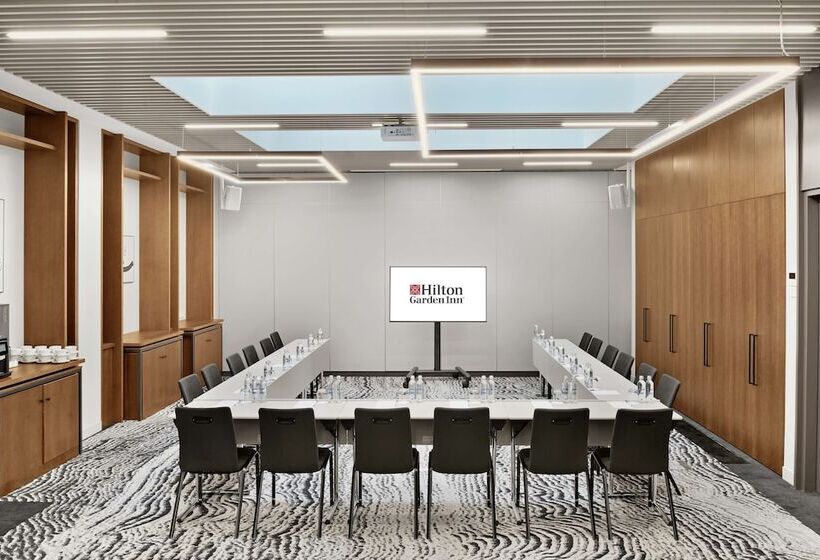 هتل Hilton Garden Inn Vilnius City Centre