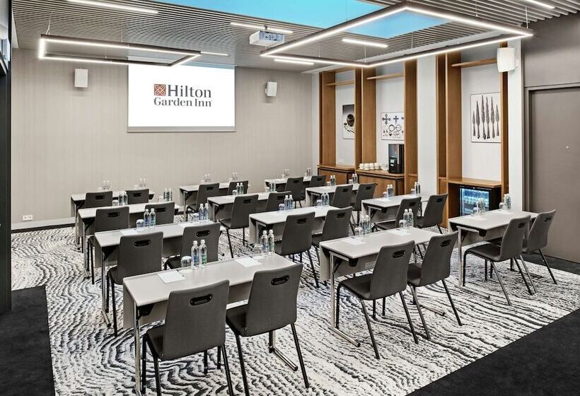 هتل Hilton Garden Inn Vilnius City Centre