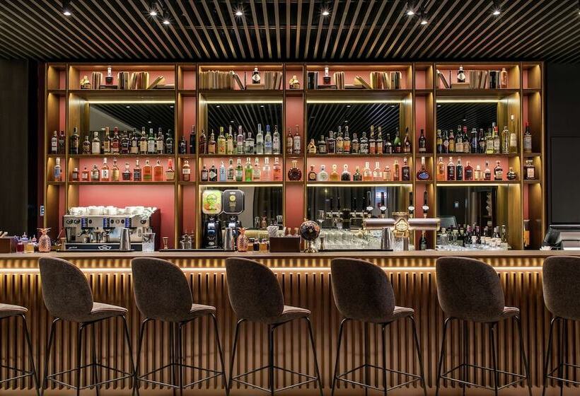 هتل Hilton Garden Inn Vilnius City Centre