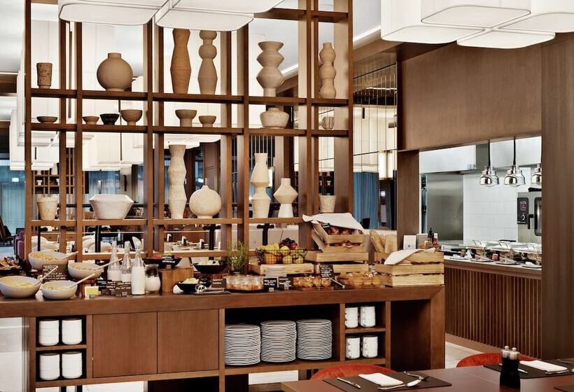 هتل Hilton Garden Inn Vilnius City Centre