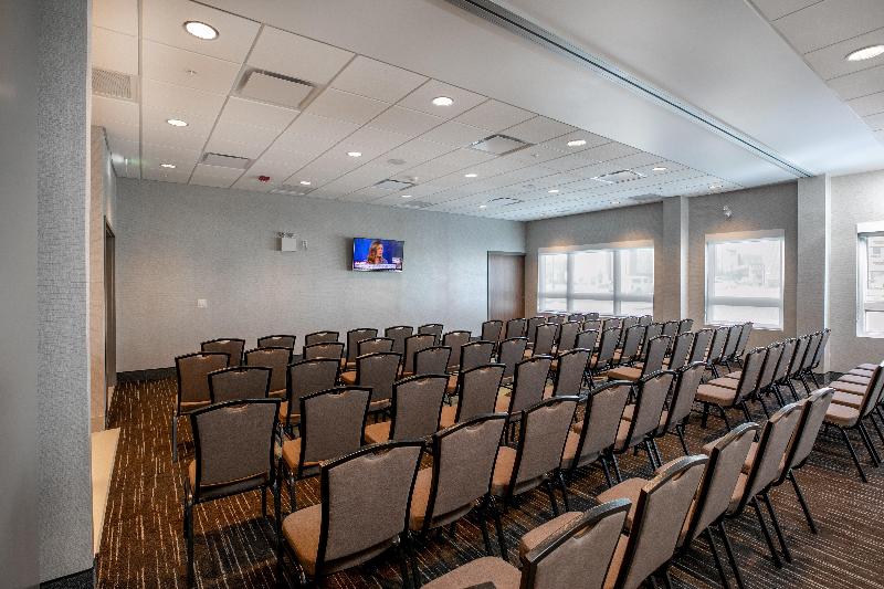 فندق Holiday Inn Express   Lethbridge Southeast, An Ihg
