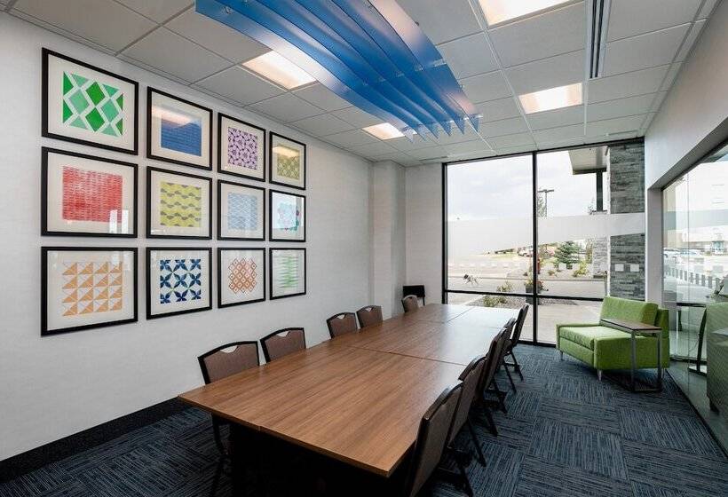 فندق Holiday Inn Express   Lethbridge Southeast, An Ihg