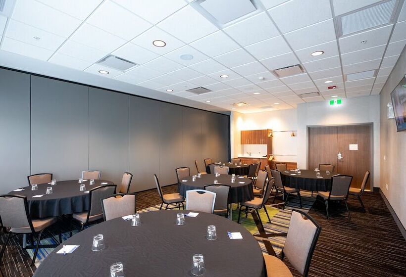 فندق Holiday Inn Express   Lethbridge Southeast, An Ihg