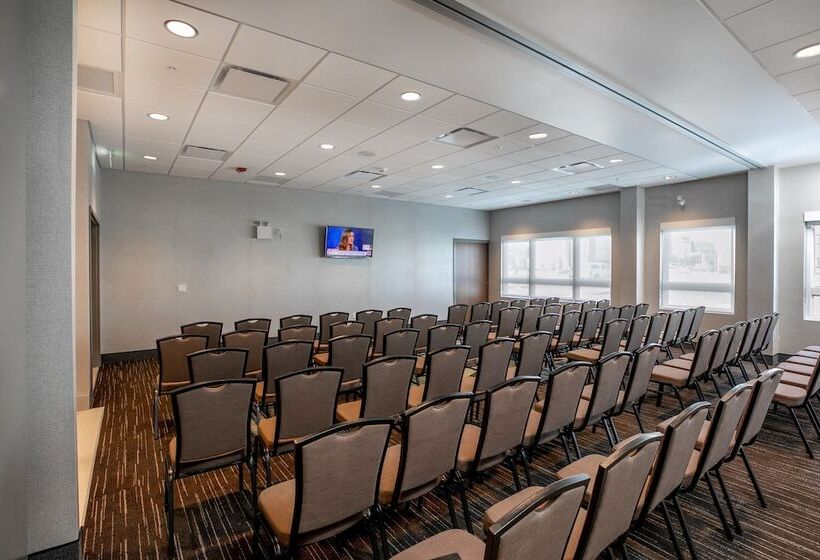 فندق Holiday Inn Express   Lethbridge Southeast, An Ihg