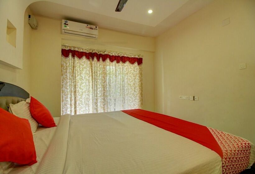 בית מלון כפרי Oyo 22276 Sujitha Service Apartments