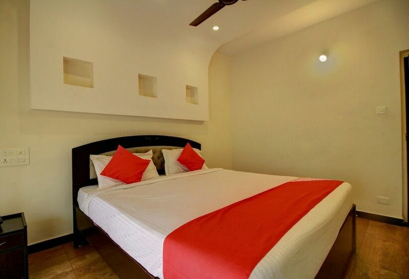 בית מלון כפרי Oyo 22276 Sujitha Service Apartments