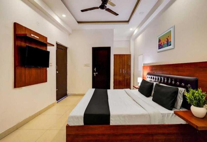 Hotel Oyo 22668 Chauhan Palace