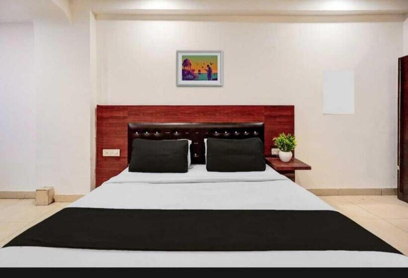 Hotel Oyo 22668 Chauhan Palace