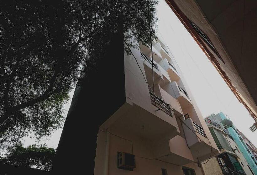 Hotel Oyo 22668 Chauhan Palace