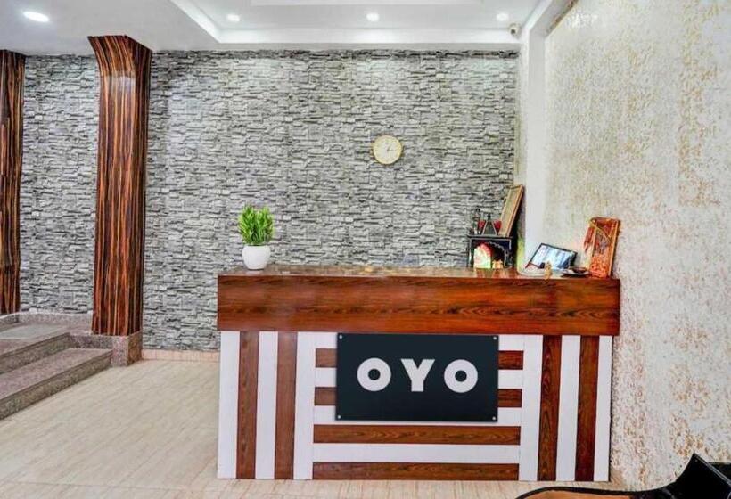 Hotel Oyo 22668 Chauhan Palace