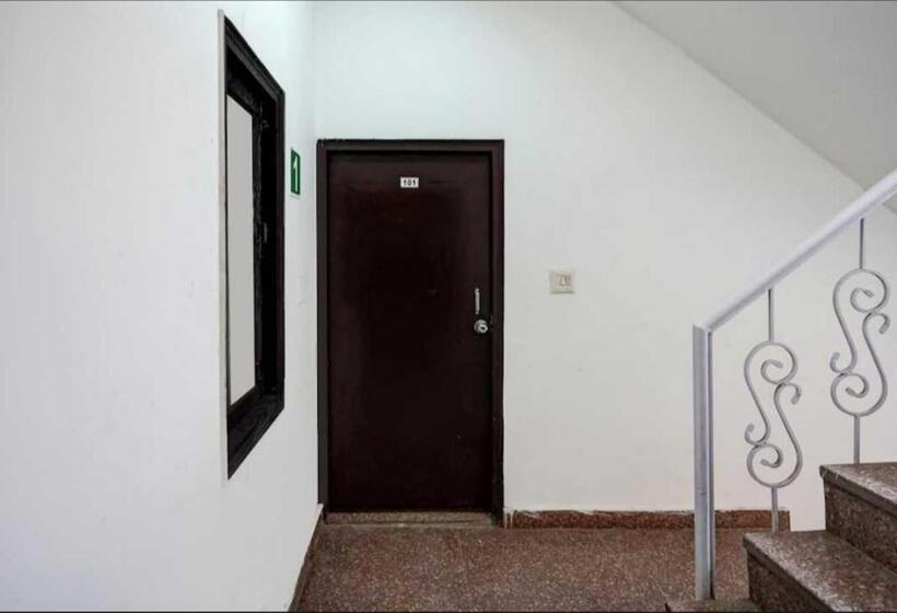 Hotel Oyo 22668 Chauhan Palace