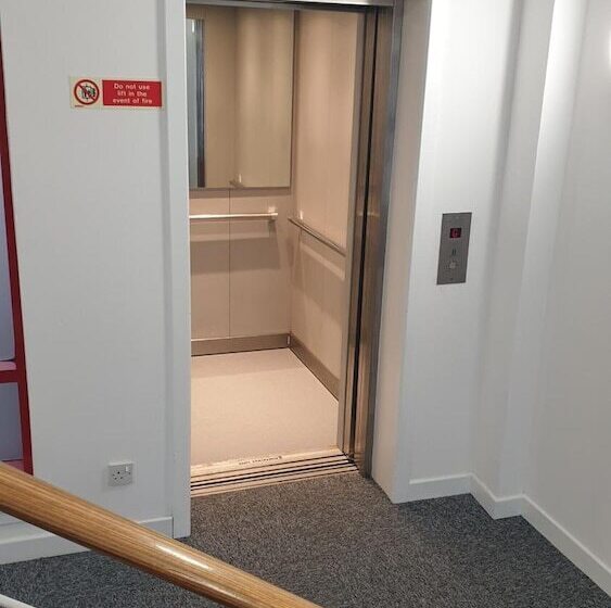 Отель Premier Lodge