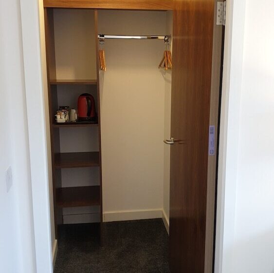 Отель Premier Lodge