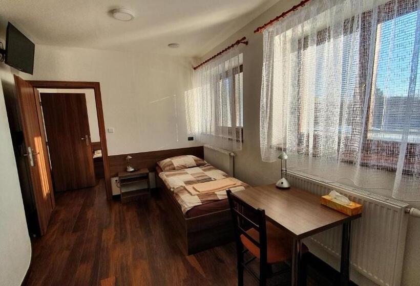 膳宿费 Motorest U Kola