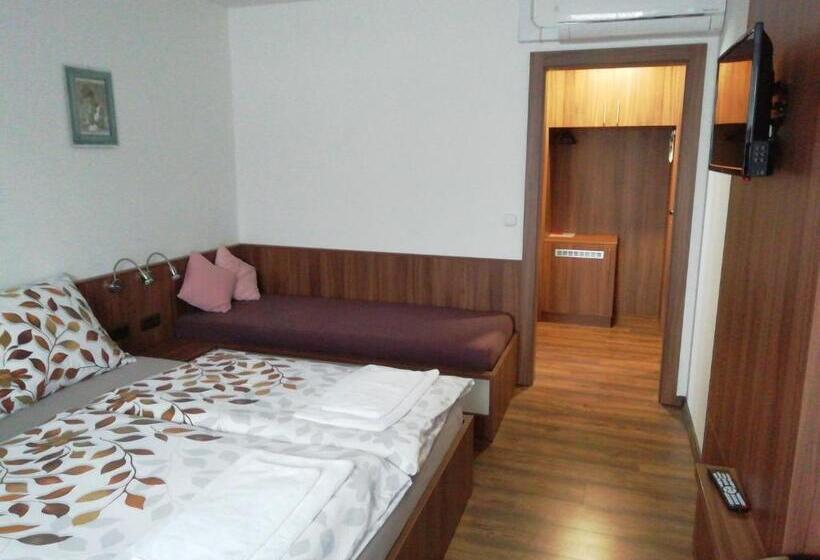 膳宿费 Motorest U Kola