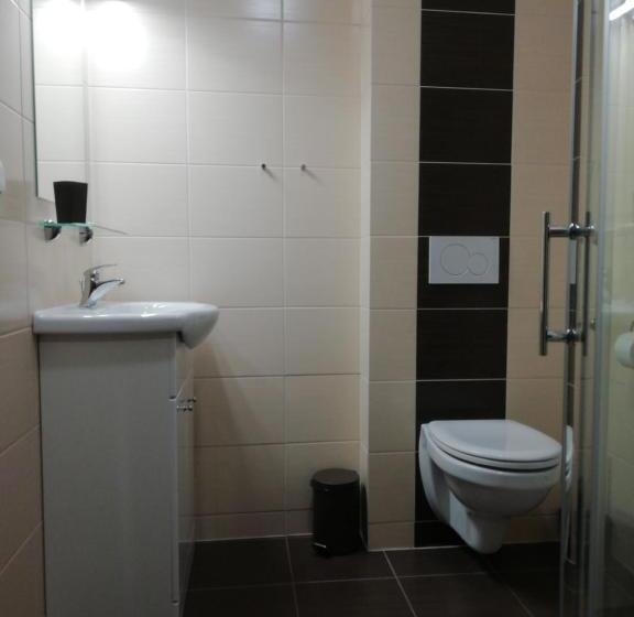 膳宿费 Motorest U Kola