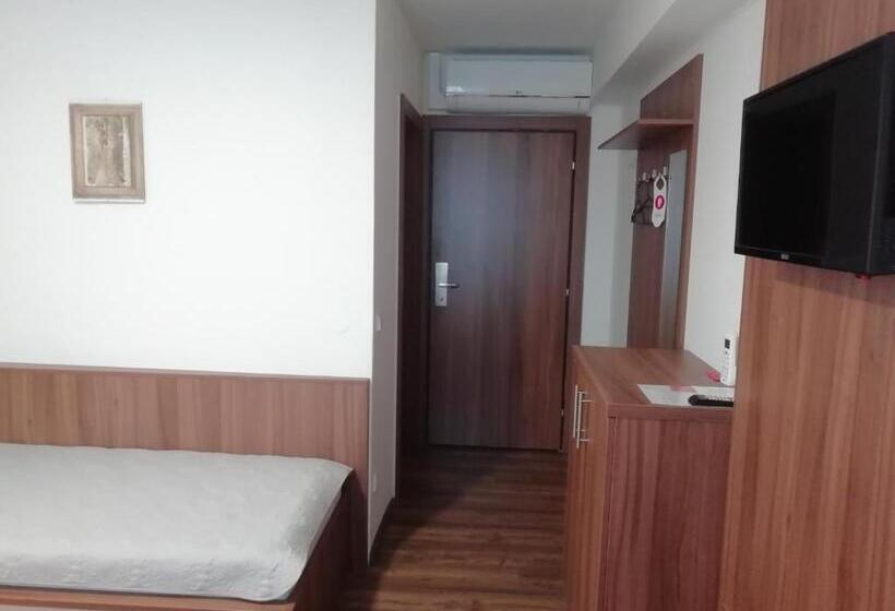 膳宿费 Motorest U Kola