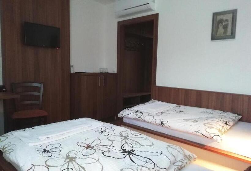 膳宿费 Motorest U Kola