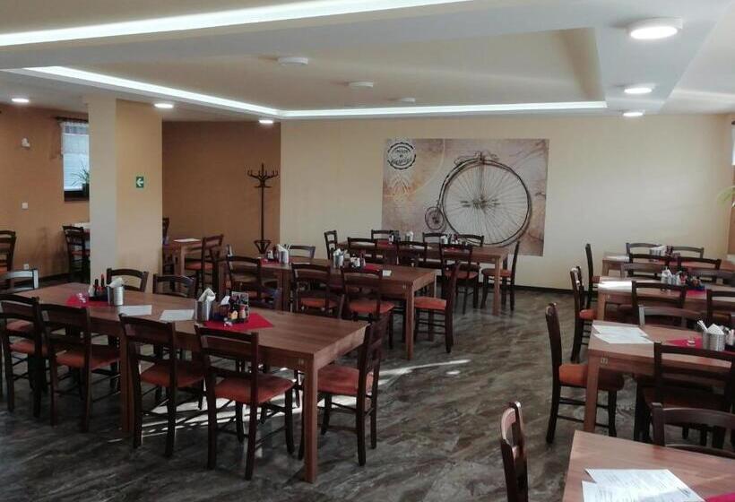 膳宿费 Motorest U Kola