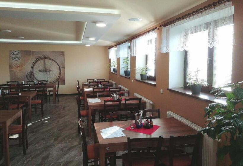 膳宿费 Motorest U Kola