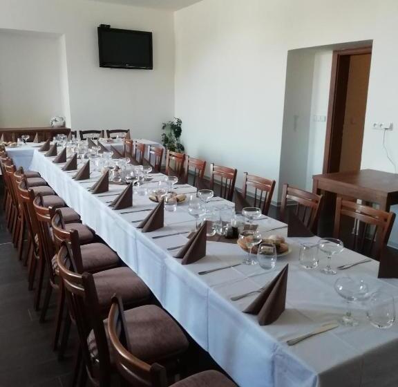 膳宿费 Motorest U Kola