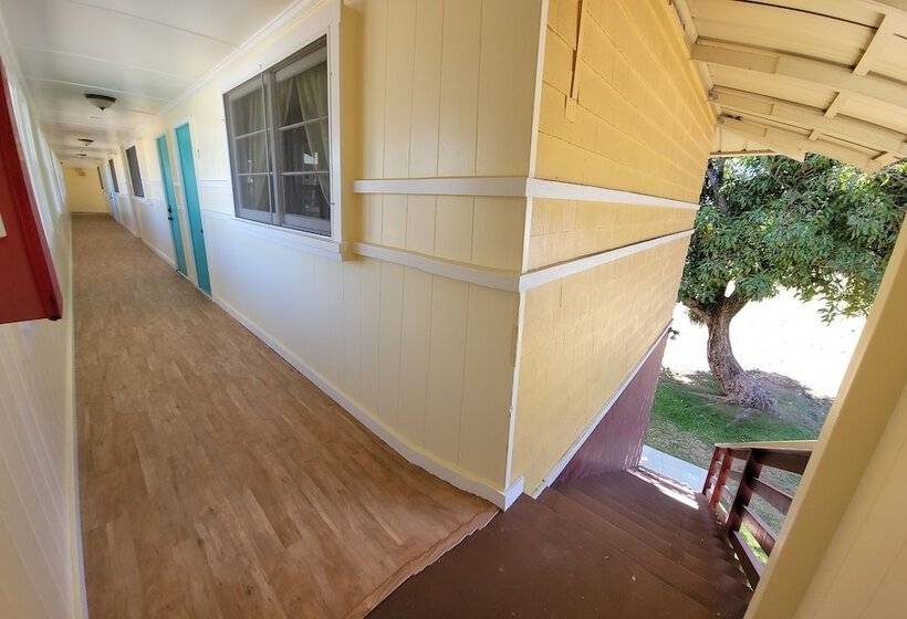 הוסטל Kohala Village Inn